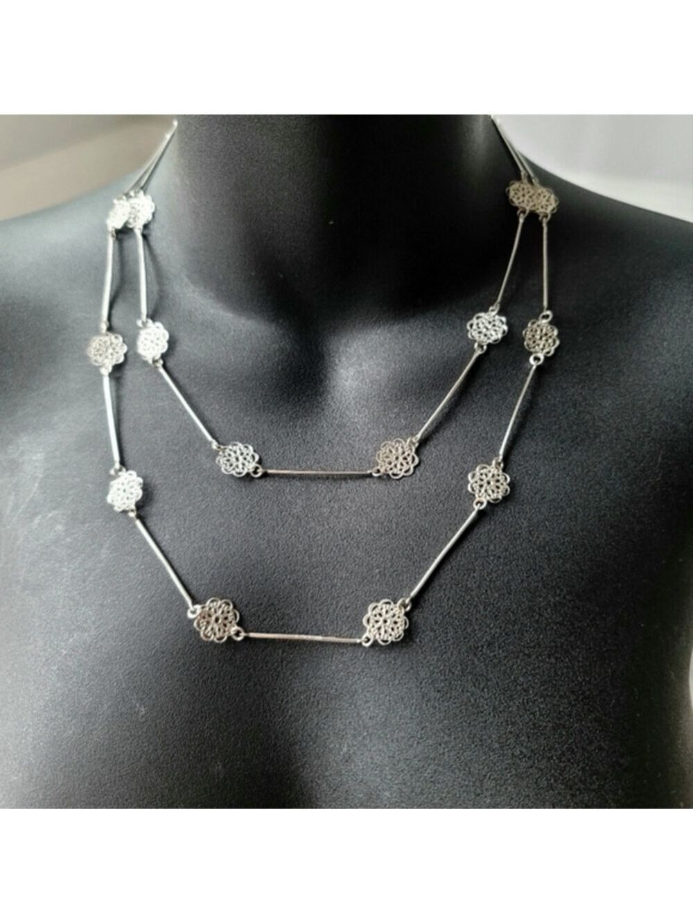Fashion Silver Color Floral Disc and Long Bar Chain Necklace 19"